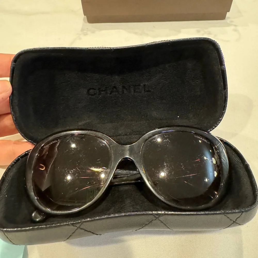Authentic CHANEL sunglasses with case - Picture 6 of 13